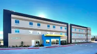 Days Inn & Suites by Wyndham Beaumont West / I-10 & Walden