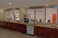 Hampton Inn Norfolk/Chesapeake (Greenbrier Area) - breakfast