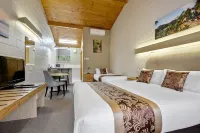 Gold Rush Inn - Motels