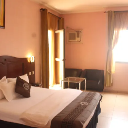 Tou'Ngou Hotel
