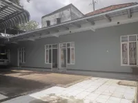 Griya Rahayu Guesthouse Mitra RedDoorz Near Jatim Park 2 Batu Hotel a Batu Sub-District
