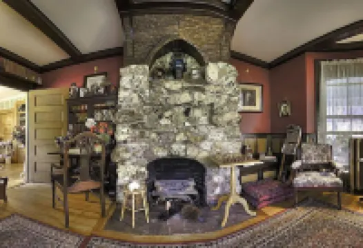 The Jeweled Turret Inn