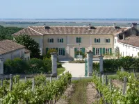 Domaine de l'Estuaire Hotels in Saint-Georges-des-Agouts