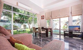 Baan Mork Nakara | Gorgeous 5 Bedroom Pool Villa in East Pattaya