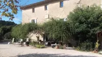 B&B Ma Maison de Loin Hôtels à proximité de : Atelier Christine Jouval Faīence Apt