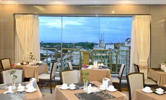 4. Hotel Gr..