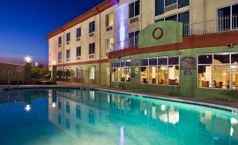 Holiday Inn Express & Suites Live Oak