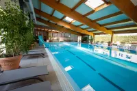 Best Western le Relais de Laguiole Hotel  Spa - ที่มีสระว่ายน้ำ