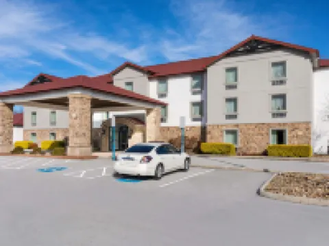 Quality Inn & Suites Monterey I-40 Hotels in Putnam County