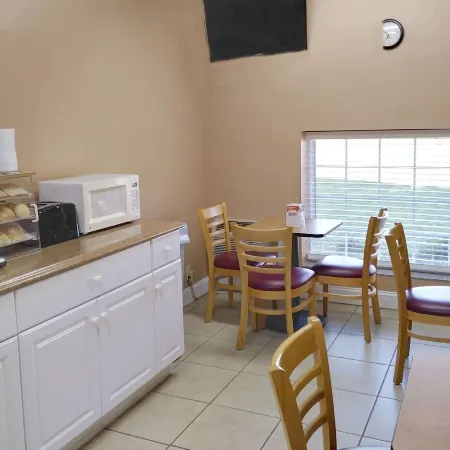 Econo Lodge Rome South