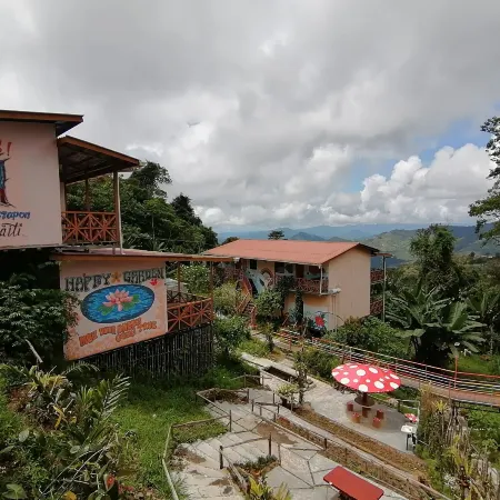 Happy Garden Resort - Hostel