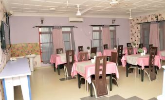 Queens Court Hotel - Housity
