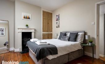 Curb Properties - Sandford Street - Town Centre Chic Home