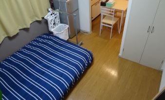 3. Guest Ho..