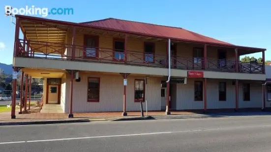 Mt Lyell Motor Inn