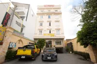 California Hotel Hotel a Hóc Môn
