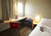 Ibis Auray فنادق في Ploemel