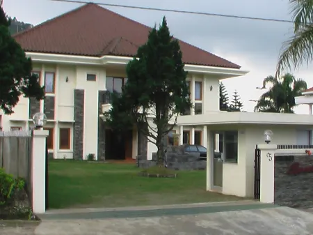 Puri Bernadi Guest House Отели рядом с достопримечательностью «Punclut Ciumbuleuit»