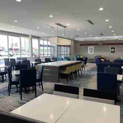 La Quinta Inn & Suites by Wyndham Tifton Dining/Meeting Rooms