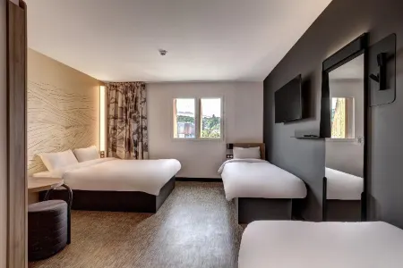 โรงแรม B&B อีวีอัง ปูบลิเย