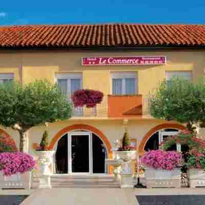Hôtel Restaurant Le Commerce Hotel Exterior