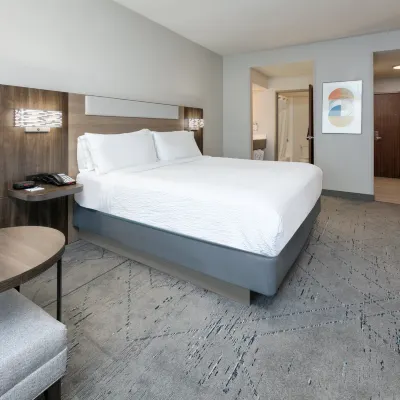 Holiday Inn Express & Suites DALLAS PARK CENTRAL NORTHEAST by IHG Hotels in der Nähe von Valley House Gallery