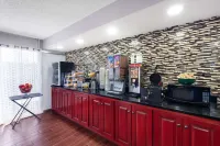 Days Inn by Wyndham Charlottesville/University Area - breakfast