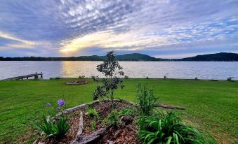 Lakeside Retreat on Neely Henry Lake 1 Bedroom Villa by RedAwning