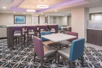 La Quinta Inn & Suites by Wyndham Festus - St. Louis South - breakfast