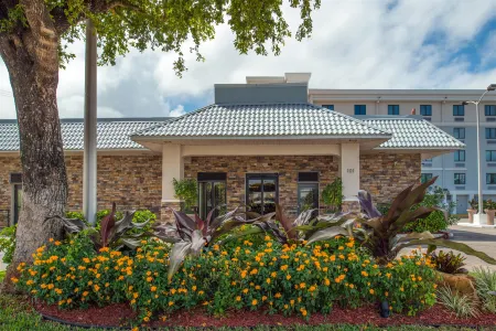 Best Western Plus Hollywood/Aventura Отели в г. Айвис-Истейтс