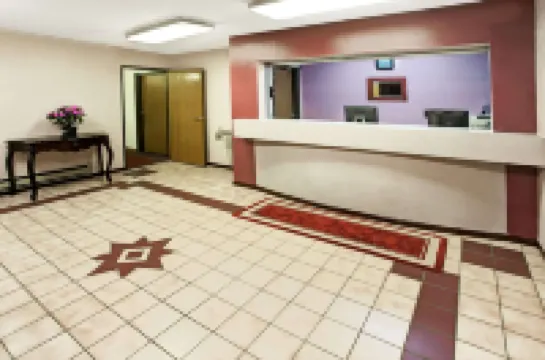 슈퍼 8 바이 윈덤 히스 뉴어크