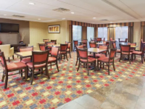 La Quinta Inn & Suites by Wyndham Warner Robins - Robins AFB Hotels in Warner Robins