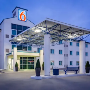 Motel 6 Saskatoon, SK