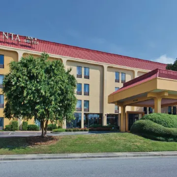 La Quinta Inn & Suites by Wyndham Charleston Riverview
