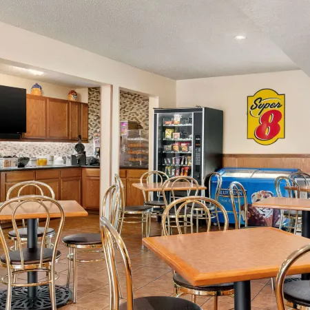 Super 8 by Wyndham Waco University Area