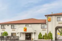 Super 8 by Wyndham Niagara Falls NY - 2-Star
