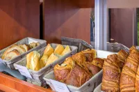 Sure Hotel by Best Western St-Amand-Les-Eaux - breakfast