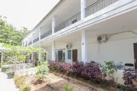 RedDoorz Near Rsud Banten Serang Hotel a Curug