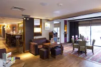 Warwick Hotels in Warwick