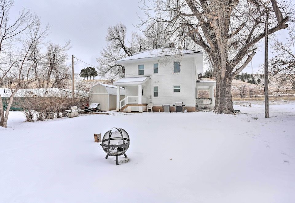 Home Near Downtown and Spearfish Canyon! - Housity