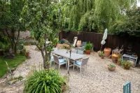 Seed Hub Hotels near Hauser & Wirth Somerset