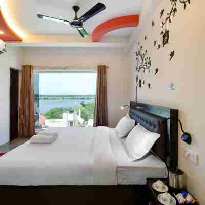 Crystal Lake Suites Rooms