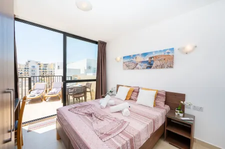 Sea Bliss Penthouse with Side Seaviews from Terrace Отели рядом с достопримечательностью «Pjazza San Pawl Playground»