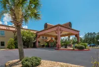 Econo Lodge Inn & Suites