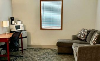 Travelodge by Wyndham Lincoln South - Housity