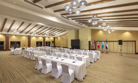 Indura Beach & Golf Resort Curio Collection by Hilton - Housity
