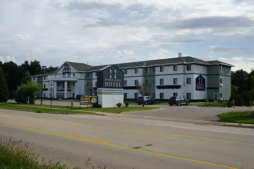 River Hills Hotel- Mankato