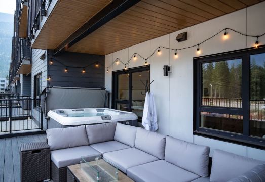 Huckin' Harry's by Revelstoke Vacations Hotel Overview