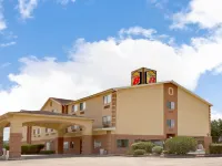 Super 8 by Wyndham Pasadena