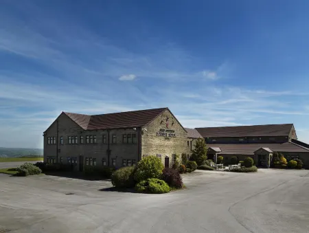 Pennine Manor Hotel Отели рядом с достопримечательностью «Университет Хаддерсфилд Квинсгейт Кампус»